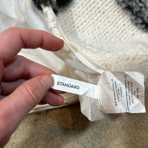 Ugg White Gray Standard Pillowcase Knit Fuzzy Soft - Picture 7 of 8